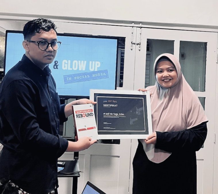 GROW & GLOW UP DI SOCIAL MEDIA: BERBAGI PENGALAMAN ASYIK BERSAMA UKM LITERASI UNTAG BANYUWANGI