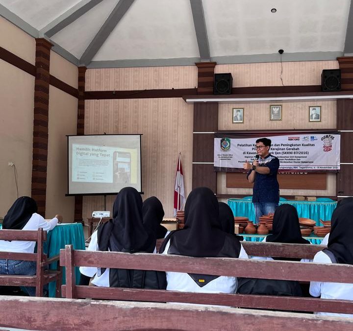 Membangun Potensi Gerabah Banyuwangi dengan Digital Marketing, Pelatihan Seru di Kawasan Geopark Ijen