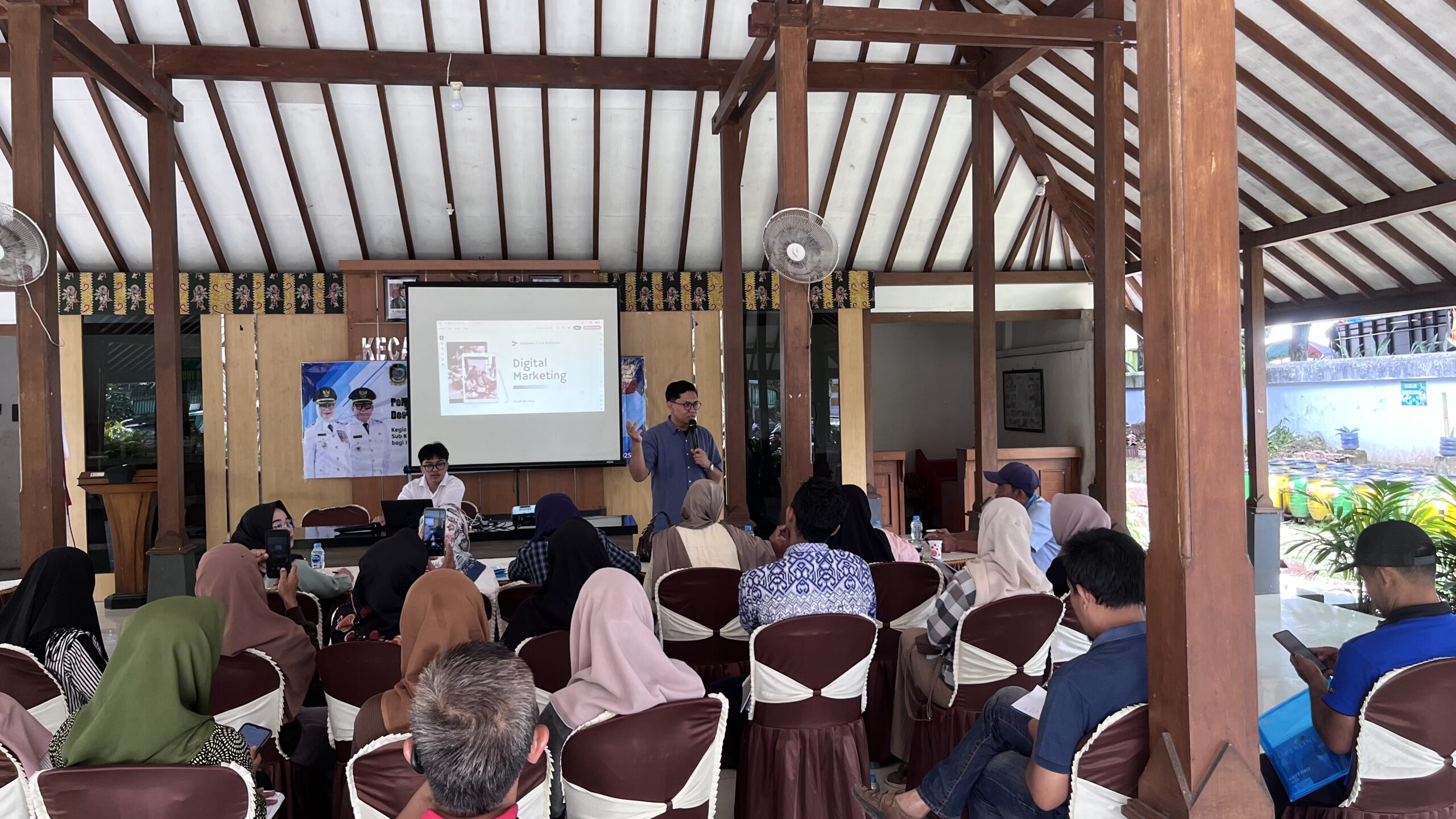 Digital Marketing Banyuwangi - Pembicara Digital Marketing Banyuwangi