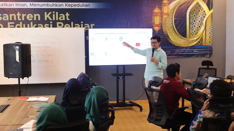 Pemater Digital Marketing Banyuwangi | Pembicara Digital Marketing Banyuwangi | Konsultasn Digital Marketing BanyuwangiPemater Digital Marketing Banyuwangi | Pembicara Digital Marketing Banyuwangi | Konsultasn Digital Marketing Banyuwangi